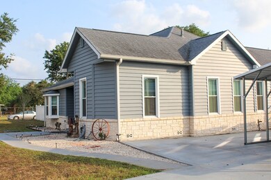 1301 N Madison Ave, Beeville, TX 78102 - photo 2