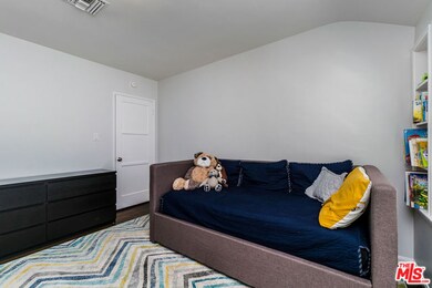 13961 Morrison St, Sherman Oaks, CA 91423 - photo 2