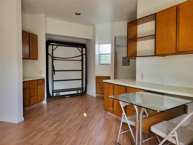 open-plan studio condo w/NEW laminate wood floorin