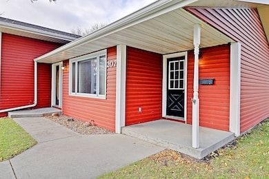 207 10th St NW, Devils Lake, ND 58301 - photo 3