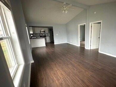 Living_Room_684504_777293509