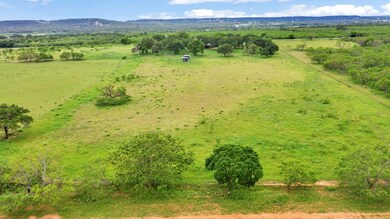 533 Upper Liveoak Rd, Fredericksburg, TX 78624 - photo 2