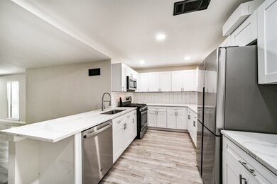 7719 Hereford St, Houston, TX 77087 - photo 6