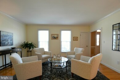 4874 Oakcrest Dr, Fairfax, VA 22030 - photo 3