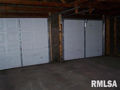 930 Pulaski St, Lincoln, IL 62656 - photo 3