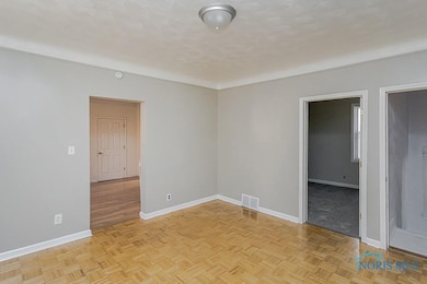 329 E Lake St, Toledo, OH 43608 - photo 4