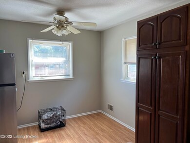 6504 Burlwood Dr, Louisville, KY 40229 - photo 7