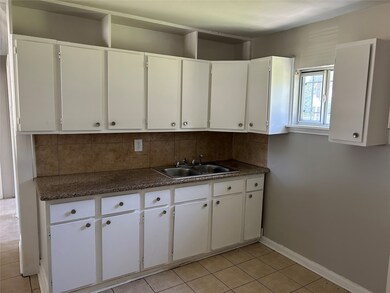 10013 Whitehead St, Houston, TX 77088 - photo 5