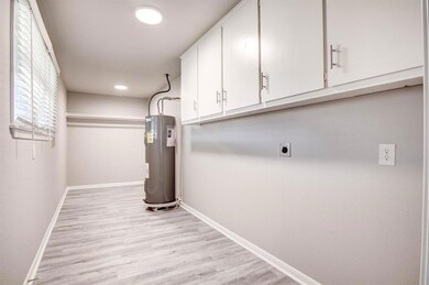 205 Circle Dr, Cleburne, TX 76033 - photo 5