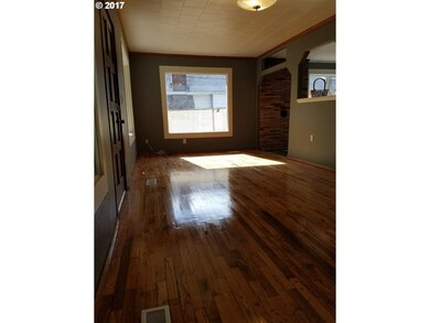 737 W Main St, Sheridan, OR 97378 - photo 5