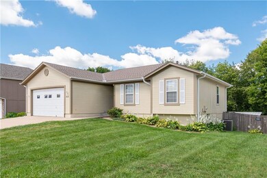 812 Canter St, Raymore, MO 64083 - photo 2