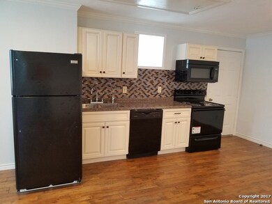 11121 Mesquite Flat unit ABOVE GARAGE, Helotes, TX 78023 - photo 6