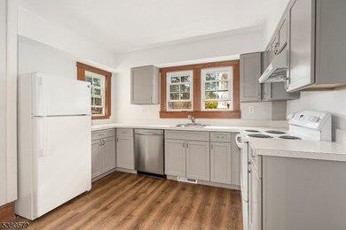 54 W Main St, Clinton, NJ 08809 - photo 3