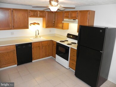 14101 Aldora Cir, Burtonsville, MD 20866 - photo 2