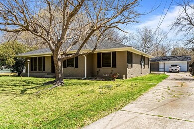 1106 Whaley Dr, Gainesville, TX 76240 - photo 3