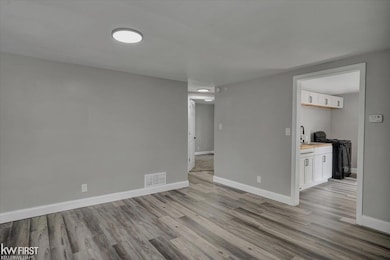 3200 N Averill Ave, Flint, MI 48506 - photo 6