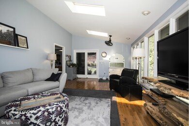 4609 Roundhill Rd, Ellicott City, MD 21043 - photo 5