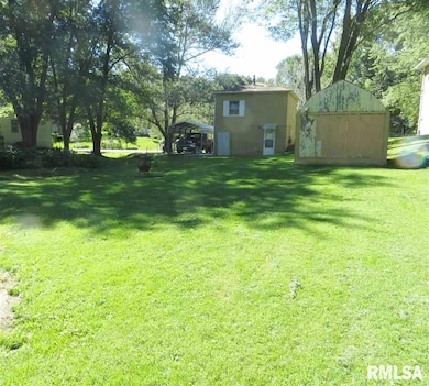 1738 W 49th St, Davenport, IA 52806 - photo 3