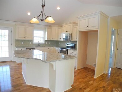 884 Clear Creek Cir, Lincolnton, NC 28092 - photo 3