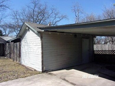 317 S Grand Ave, Gainesville, TX 76240 - photo 5