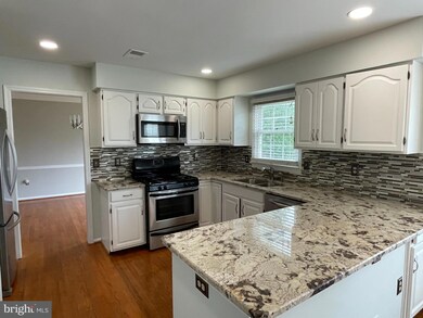 13404 Poplar Woods Ct, Chantilly, VA 20151 - photo 2