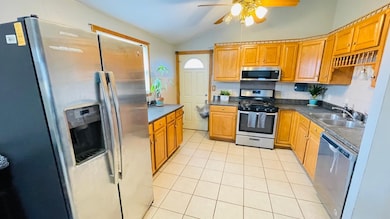 unlisted-address, Carpentersville, IL 60110 - photo 7