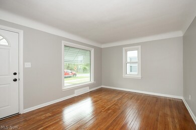 5549 Thomas St, Maple Heights, OH 44137 - photo 3