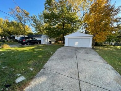 5221 Joseph St, Maple Heights, OH 44137 - photo 2