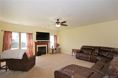 126 Kingsgate Ct, Statesville, NC 28625 - photo 2