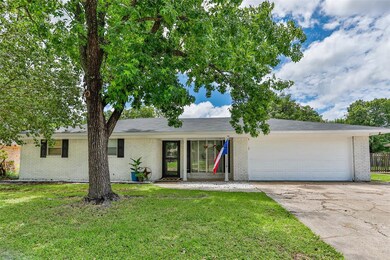 2018 Greenbriar Dr, Gainesville, TX 76240 - photo 2