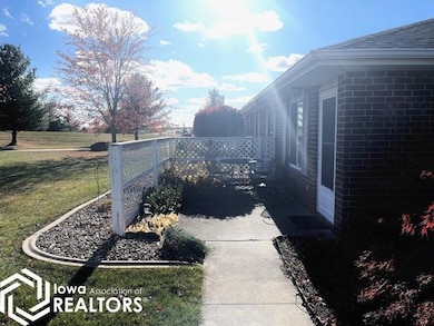 1806 E Maple Grove Ln, Mount Pleasant, IA 52641 - photo 2