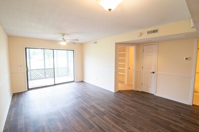 2402RiverRidgeCt_08