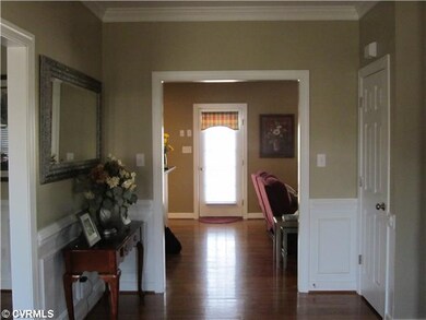 Foyer - Deep deep Entrance Hall with flanking form