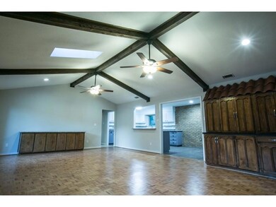 1402 Shady Creek Dr, Euless, TX 76040 - photo 5