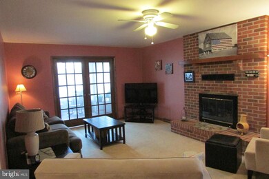 605 Hilltop Rd, Catonsville, MD 21228 - photo 4