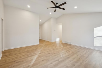 09-20220-Hubbard-St-Windowstill