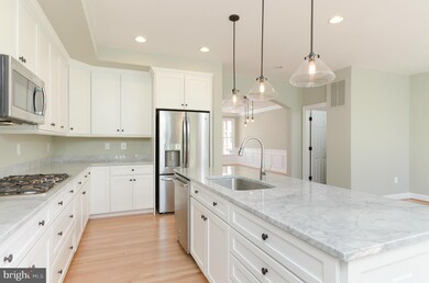 10681 Yorktown Ct, Fairfax, VA 22030 - photo 3