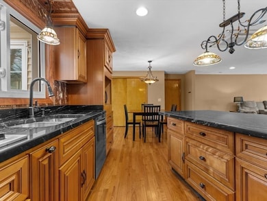 11 Benson St, Worcester, MA 01604 - photo 4