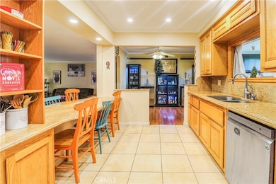 833 S Kouri Ln, Anaheim, CA 92804 - photo 4