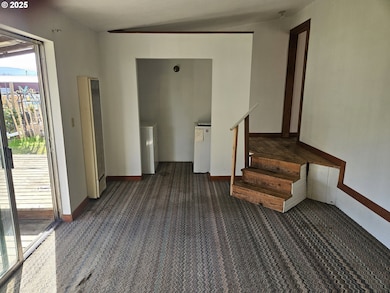 142 S Comstock Ave, Sutherlin, OR 97479 - photo 6