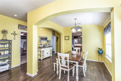 215 Candlewood Cir, Gainesville, TX 76240 - photo 5