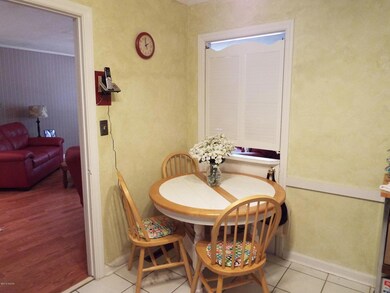 6 Breakfast Area