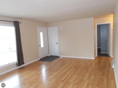 1306 Glen Rd, Midland, MI 48640 - photo 3