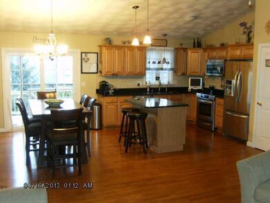 Kitchen. Cooking and entertaining is a joy in this