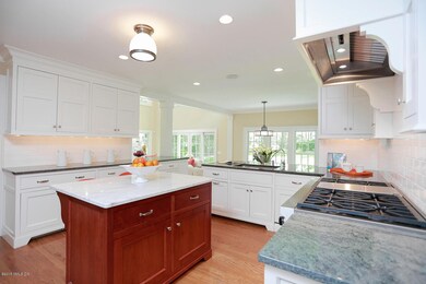 8 Willow Rd Riverside CT 06878-large-035