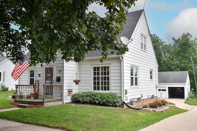136 S. Garfield, Port Washington