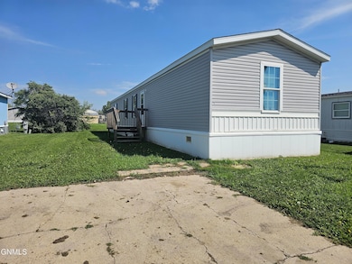 714 27th St W, Williston, ND 58801 - photo 2