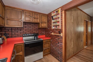 33 Ottawa St, Lowell, MA 01850 - photo 6