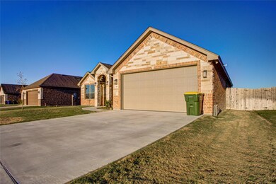 404 Magnolia Dr, Troy, TX 76579 - photo 3