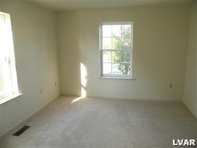 3686 Clauss Dr, Macungie, PA 18062 - photo 7